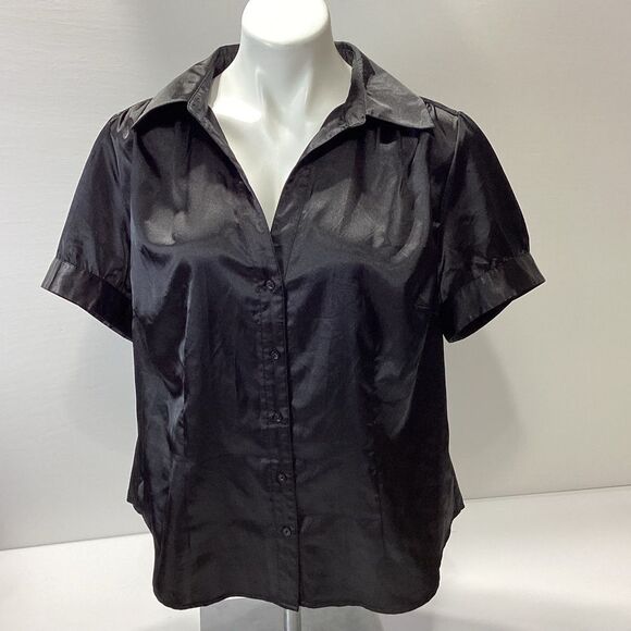 Torrid Black Blouse Button Front Short Sleeve Faux Silk Style Torrid size 1 1X - Picture 1 of 7